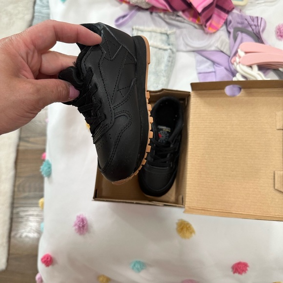 Reebok toddler sneakers - Picture 2 of 4